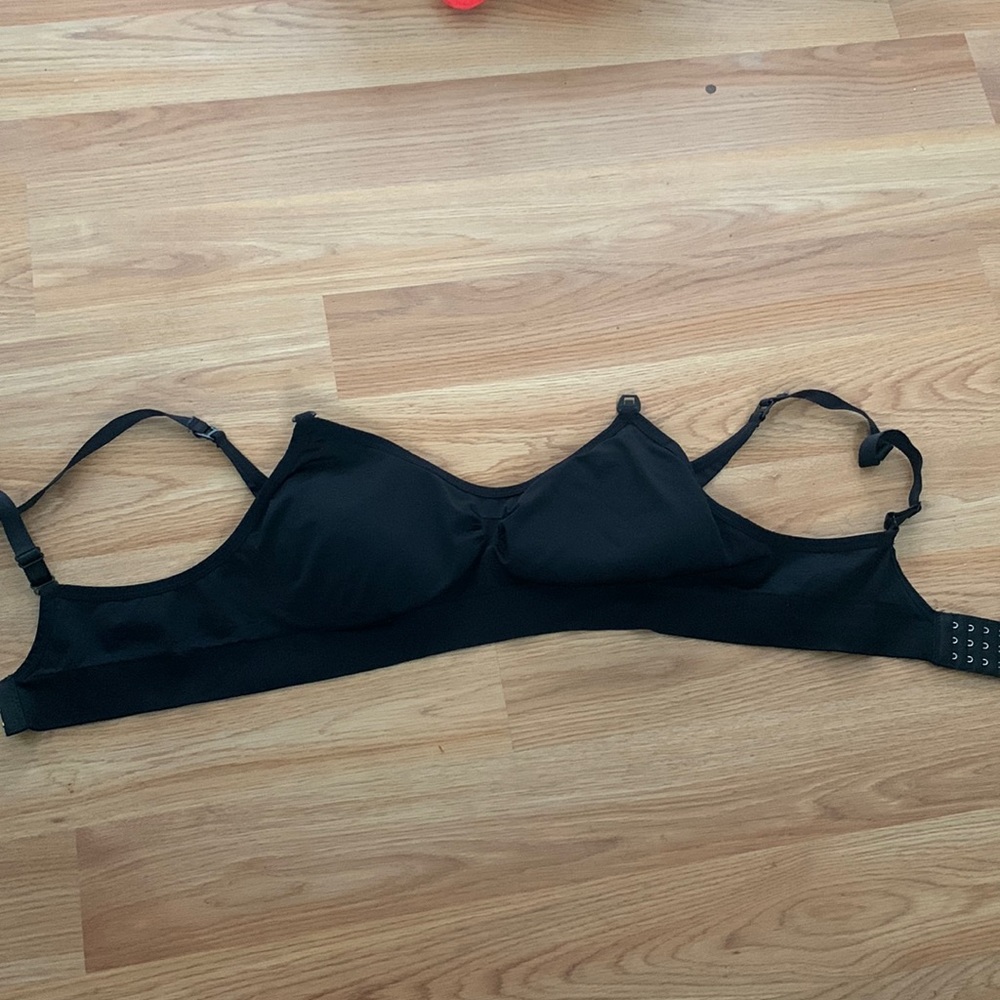 Black nursing bra